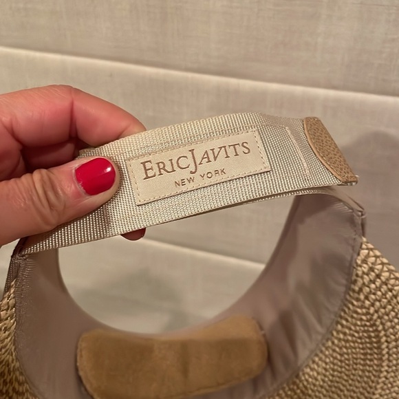 Eric Javits SPF 50 visor, packable - Picture 4 of 4